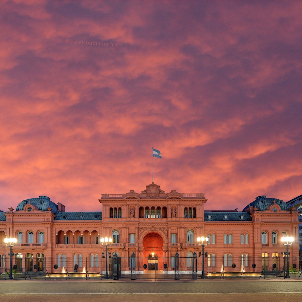 Casa Rosada, Ciudad Autónoma de Buenos Aires. A metros del hotel Howard Johnson Buenos Aires Florida.