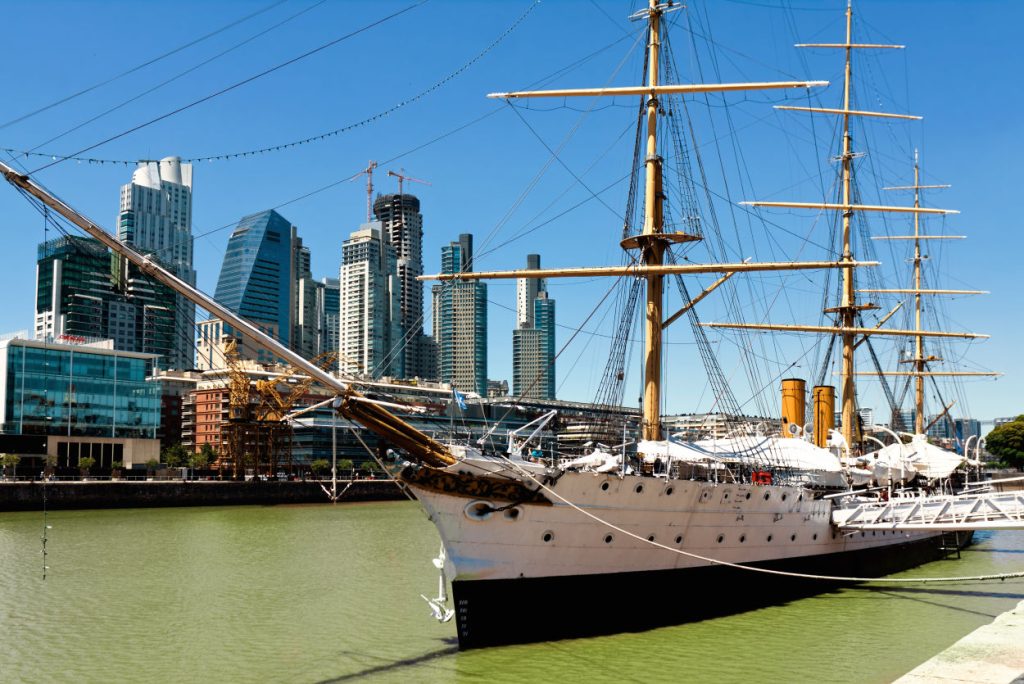 Fragata Libertad, Puerto Madero, Ciudad Autónoma de Buenos Aires. A metros del hotel Howard Johnson Buenos Aires Florida.
