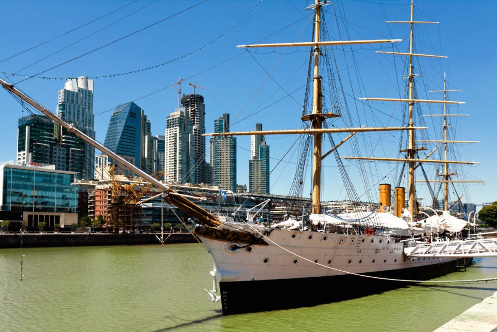 Fragata Libertad, Puerto Madero, Ciudad Autónoma de Buenos Aires. A metros del hotel Howard Johnson Buenos Aires Florida.